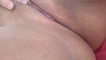 Novinha com a buceta meladinha