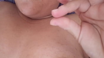 Novinha com a buceta meladinha