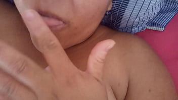 Novinha com a buceta meladinha