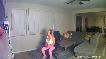 Free use gamer girl fucked and cummed in