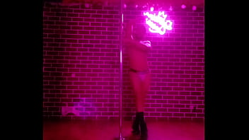 Thor Haciendo Baile Erótico thumbnail