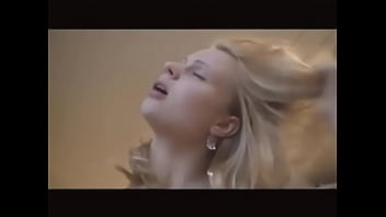 Loira Muito Gostosa Dando A Buceta Para O Namorado thumbnail