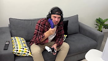 Pamela Mendoza Sucking Huge Cock From Gammer Boy thumbnail