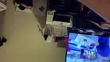 Giving dick off on my thick chick