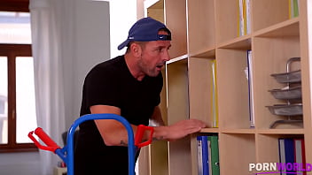 Hardcore office intermezzo delivery guy bangs busty babe