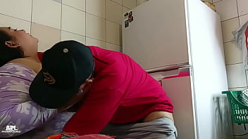 Tengo Sexo En La Cocina Con La Puta De Mi Madrastra Mientras Mi Hermanastra Esta En La Sala Historia Completa thumbnail