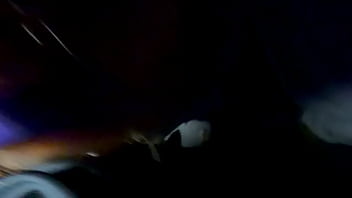 Sozinha em casa depois de voltar do mercado teve uma supresa deu de cara com um estranho do pau grande e grosso e foi fudida gostoso