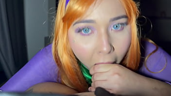 Sozinha em casa depois de voltar do mercado teve uma supresa deu de cara com um estranho do pau grande e grosso e foi fudida gostoso