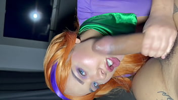 Sozinha em casa depois de voltar do mercado teve uma supresa deu de cara com um estranho do pau grande e grosso e foi fudida gostoso