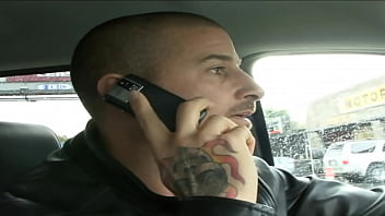 Slutty milf morgan reigns fuck on sofà