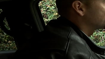 Slutty milf morgan reigns fuck on sofà