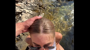 I suddenly wanted to give my boyfriend a risky blowjob on the beach