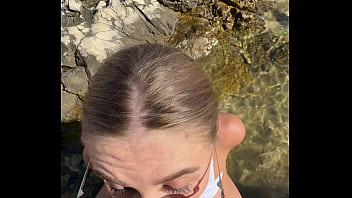 I suddenly wanted to give my boyfriend a risky blowjob on the beach