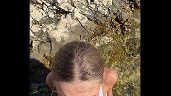 I suddenly wanted to give my boyfriend a risky blowjob on the beach