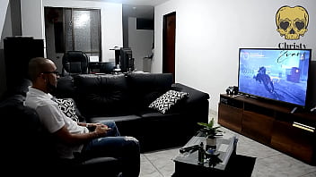 My boyfriend plays ps4 and i play with his dick