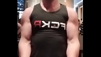Se você gosta de me ver levando ferro fazendo o ferro subir com membros grossos e veiudos vem malhar glúteo comigo n