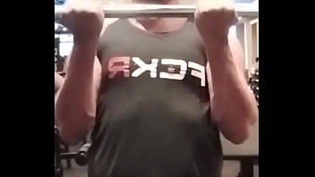 Se você gosta de me ver levando ferro fazendo o ferro subir com membros grossos e veiudos vem malhar glúteo comigo n