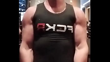 Se você gosta de me ver levando ferro fazendo o ferro subir com membros grossos e veiudos vem malhar glúteo comigo n