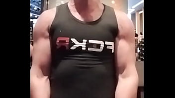 Se você gosta de me ver levando ferro fazendo o ferro subir com membros grossos e veiudos vem malhar glúteo comigo n Se você gosta de me ver levando ferro fazendo o ferro subir com membros grossos e veiudos vem malhar glúteo comigo n