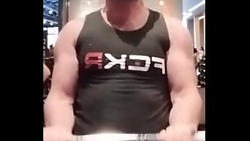 Se você gosta de me ver levando ferro fazendo o ferro subir com membros grossos e veiudos vem malhar glúteo comigo n