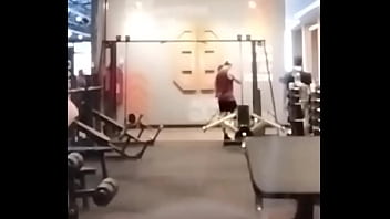 Se você gosta de me ver levando ferro fazendo o ferro subir com membros grossos e veiudos vem malhar glúteo comigo n