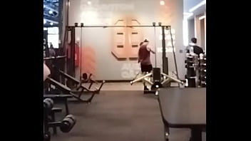 Se você gosta de me ver levando ferro fazendo o ferro subir com membros grossos e veiudos vem malhar glúteo comigo n