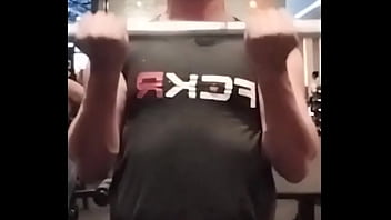 Se você gosta de me ver levando ferro fazendo o ferro subir com membros grossos e veiudos vem malhar glúteo comigo n