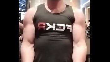 Se você gosta de me ver levando ferro fazendo o ferro subir com membros grossos e veiudos vem malhar glúteo comigo n