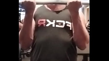 Se você gosta de me ver levando ferro fazendo o ferro subir com membros grossos e veiudos vem malhar glúteo comigo n