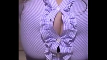 La vaca de tu mamá me muestra sus ricas ubres