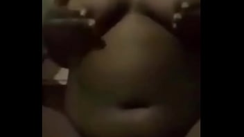 Eu amo me masturbar brincar com a minha cona toda grossa