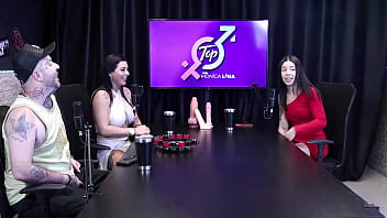 Duas gostosas se beijam e deixa os homems excitados dieni gaúcha sheer red