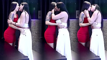 Duas gostosas se beijam e deixa os homems excitados dieni gaúcha sheer red