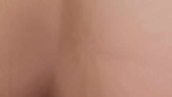 A buceta dela desliza naquela rola grossa