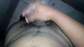 Gozando gostoso no chuveiro