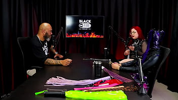 Duas gostosas apresentam seus instrumentos de trabalho e de prazer pessoal rainbow witch & madame agatha watch sheer red