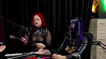 Duas gostosas apresentam seus instrumentos de trabalho e de prazer pessoal rainbow witch & madame agatha watch sheer red