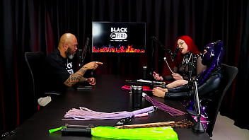 Duas gostosas apresentam seus instrumentos de trabalho e de prazer pessoal rainbow witch & madame agatha watch sheer red