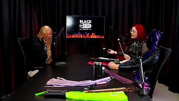 Duas gostosas apresentam seus instrumentos de trabalho e de prazer pessoal rainbow witch & madame agatha watch sheer red