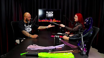 Duas gostosas apresentam seus instrumentos de trabalho e de prazer pessoal rainbow witch & madame agatha watch sheer red