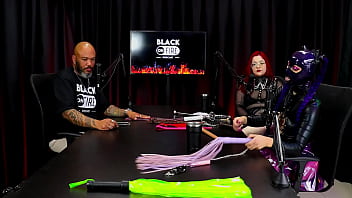 Duas gostosas apresentam seus instrumentos de trabalho e de prazer pessoal rainbow witch & madame agatha watch sheer red