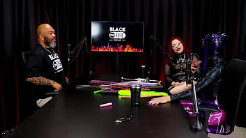 Duas gostosas apresentam seus instrumentos de trabalho e de prazer pessoal rainbow witch & madame agatha watch sheer red