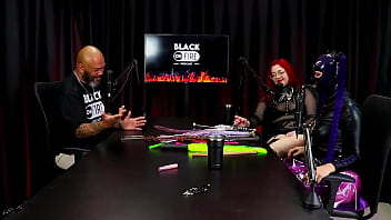 Duas gostosas apresentam seus instrumentos de trabalho e de prazer pessoal rainbow witch & madame agatha watch sheer red