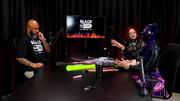 Duas gostosas apresentam seus instrumentos de trabalho e de prazer pessoal rainbow witch & madame agatha watch sheer red