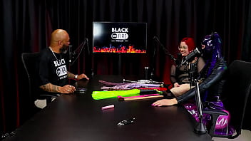 Duas gostosas apresentam seus instrumentos de trabalho e de prazer pessoal rainbow witch & madame agatha watch sheer red