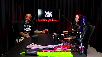 Duas gostosas apresentam seus instrumentos de trabalho e de prazer pessoal rainbow witch & madame agatha watch sheer red