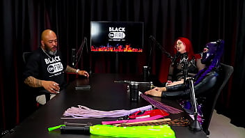 Duas gostosas apresentam seus instrumentos de trabalho e de prazer pessoal rainbow witch & madame agatha watch sheer red