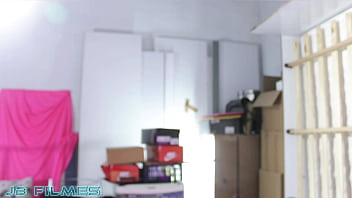 Paguei a mudança dando gostoso para o dono do caminhão