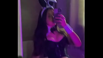 Novinha gostosa com tesão mim mandem mensagens