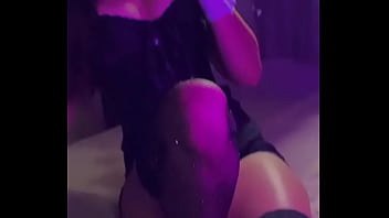 Novinha gostosa com tesão mim mandem mensagens